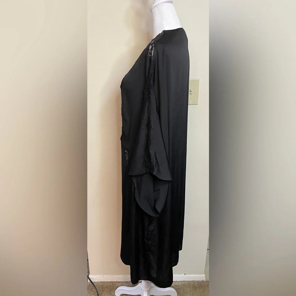 Victoria’s Secret Satin Crochet Lace-Trim Kimono Robes Cover-Up. size XS/S. NWT - Picture 10 of 17